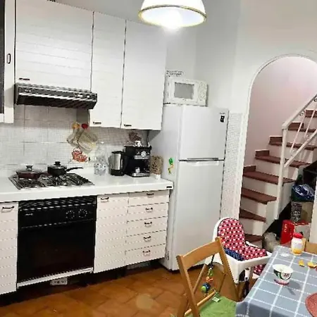 Cheerful Room, Sharing Kitchen In A Cosy Family Art House, Ideal For One Person Or Couple Panzió San Remo