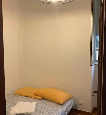 Cheerful Room, Sharing Kitchen In A Cosy Family Art House, Ideal For One Person Or Couple B&B 산레모