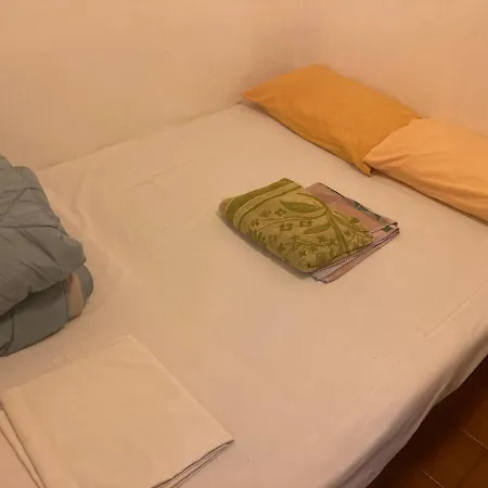 Cheerful Room, Sharing Kitchen In A Cosy Family Art House, Ideal For One Person Or Couple * 산레모