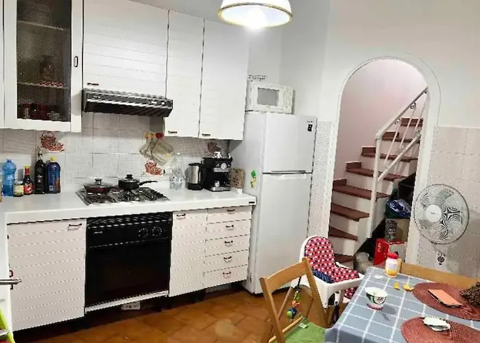 Cheerful Room, Sharing Kitchen In A Cosy Family Art House, Ideal For One Person Or Couple Panzió San Remo