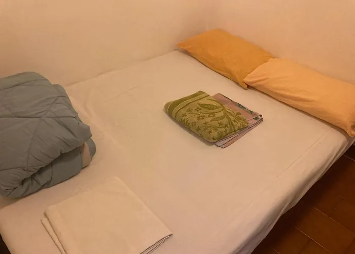 Cheerful Room, Sharing Kitchen In A Cosy Family Art House, Ideal For One Person Or Couple * Sanremo