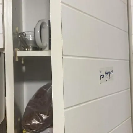 ベッド・アンド・ブレックファスト Cheerful Room, Sharing Kitchen In A Cosy Family Art House, Ideal For One Person Or Couple