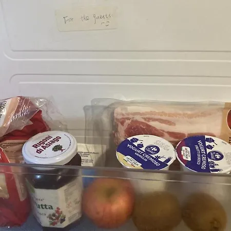 ベッド・アンド・ブレックファスト Cheerful Room, Sharing Kitchen In A Cosy Family Art House, Ideal For One Person Or Couple *