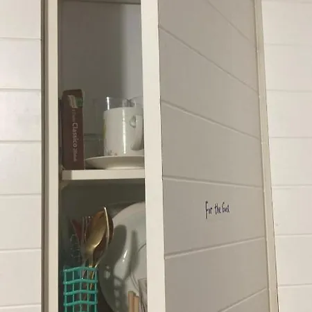 ベッド・アンド・ブレックファスト Cheerful Room, Sharing Kitchen In A Cosy Family Art House, Ideal For One Person Or Couple *