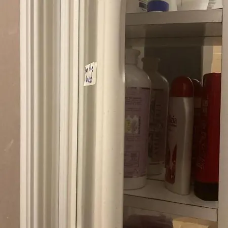 Cheerful Room, Sharing Kitchen In A Cosy Family Art House, Ideal For One Person Or Couple ベッド・アンド・ブレックファスト *